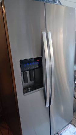 Refrigerator Whirlpool. 30 days warranty