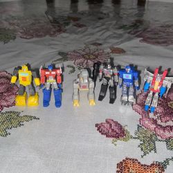Transformers little statue toy