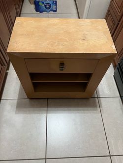 Old skool blonde bedside-type of furniture