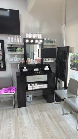 MAKE UP STAND / BEAUTY STAND