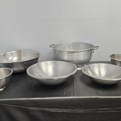 Stainless Steel Mixing Bowls, Colanders & Strainer – Commercial Kitchen Lot