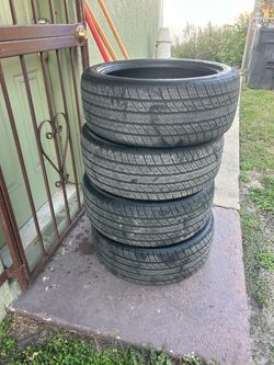 4 Uniroyal Tiger Paw Touring A/S Tires – 245/40R19 94V