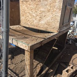 Large Chicken Coop ONLY MESSAGE ME IF YOU ARE INTERESTED IN COOP
