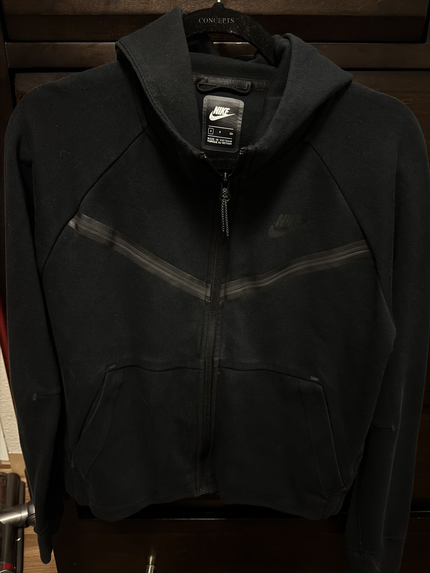 Small women’s Nike tech fleece jacket 