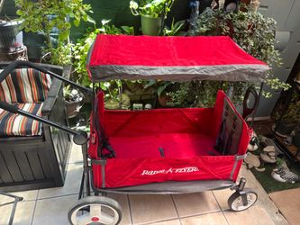 Radio Flyer Carro para niños, cochecito de bebé, juguetes exteriores para con modo de banco, plegado con una sola mano, toldo solar, arneses de 5 punt