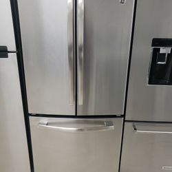 Refrijerador General Electric 3 Puertas 30 Pulgadas De Macho Por 68 De Alto Y Estufa General Electric De Gas 