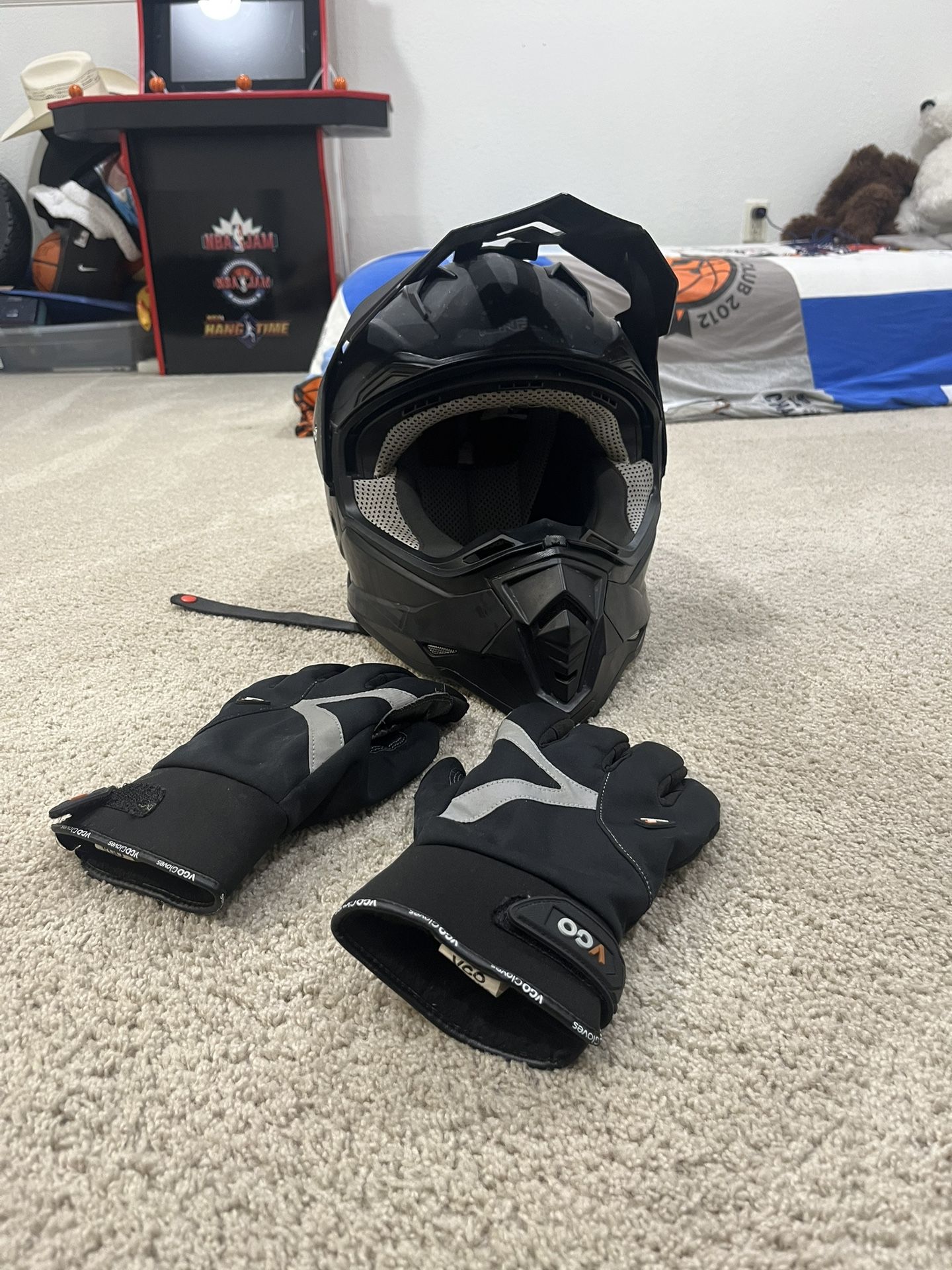 Oneal full face helmet and VGO waterproof gloves