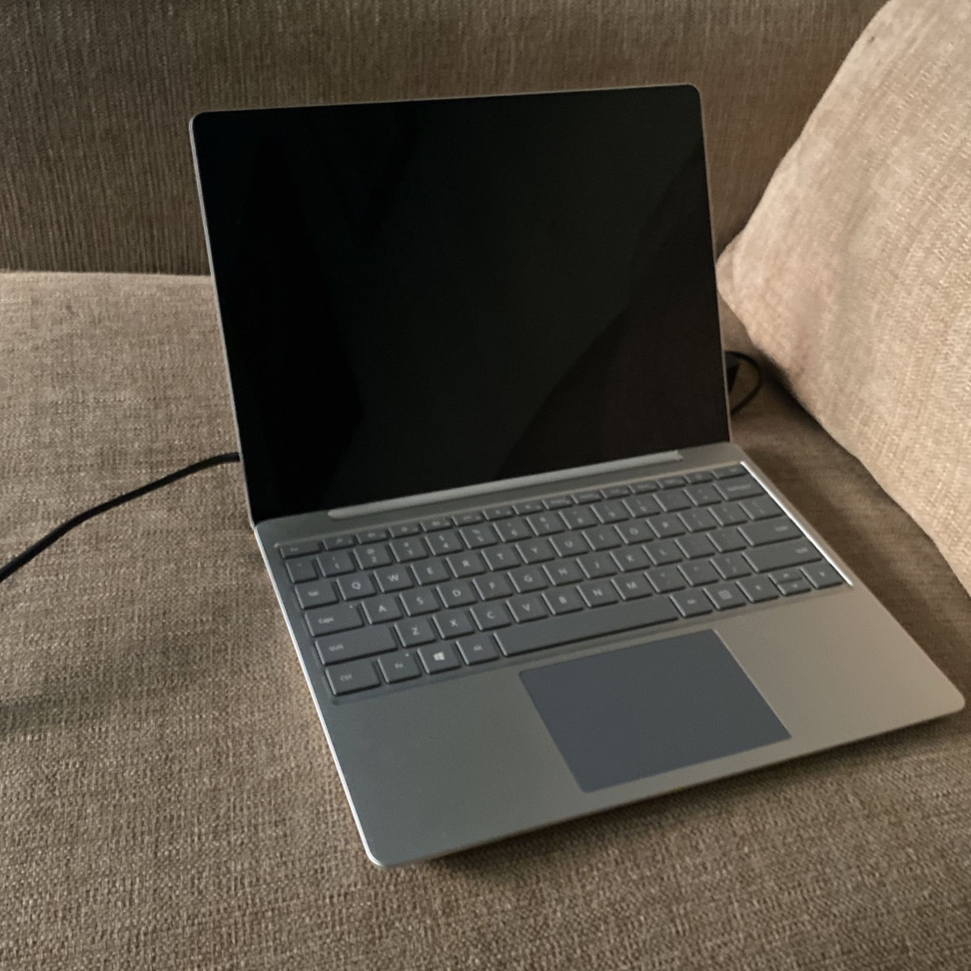 Microsoft Surface Laptop Go