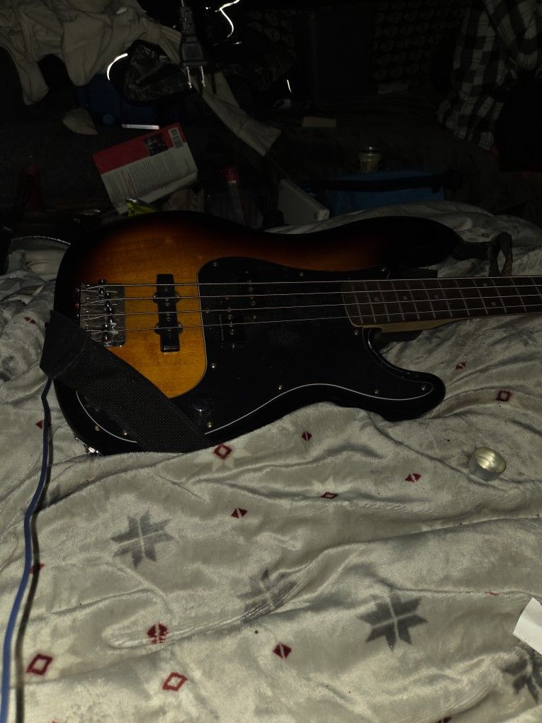 Fender Squier Infinity Jazz Base Gatrur