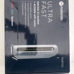 Motorola DOCSIS 3.1 Modem & AC3200 Wi-Fi Router – High-Speed Internet
