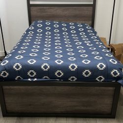 Full Size Bedroom Set With Dresser And Mirror 