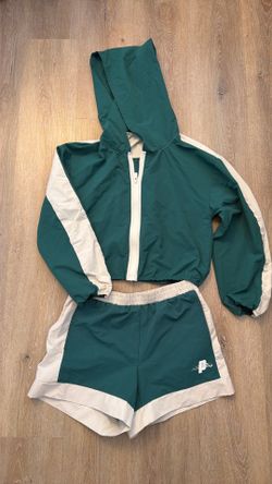 Prince pickleball women’s zip front hooded jacket and shorts size medium
