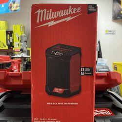 Milwaukee M12 12-Volt Lithium-Ion Cordless Bluetooth/AM/FM Jobsite Radio (Tool Only)