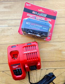 Milwaukee 18V FORGE 8.0 Battery and Rapid Charger