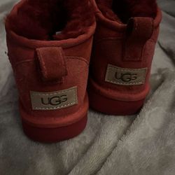 UGGS