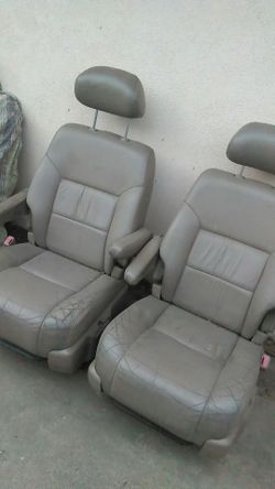 Center rear Leather seats to 2000-2003 Toyota sienna