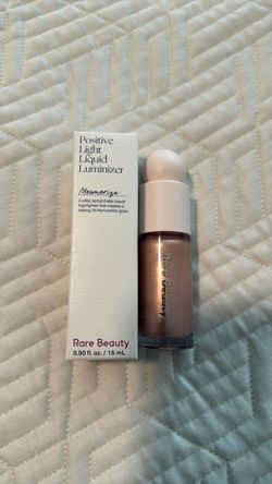 Rare Beauty Positive Light Liquid Luminizer Highlighter