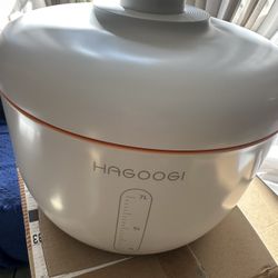 Automatic Vacuum Food Container for Dog Cat Bird