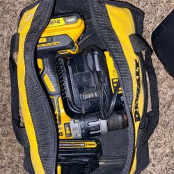 Dewalt Drill 2 20v Batteries Charger
