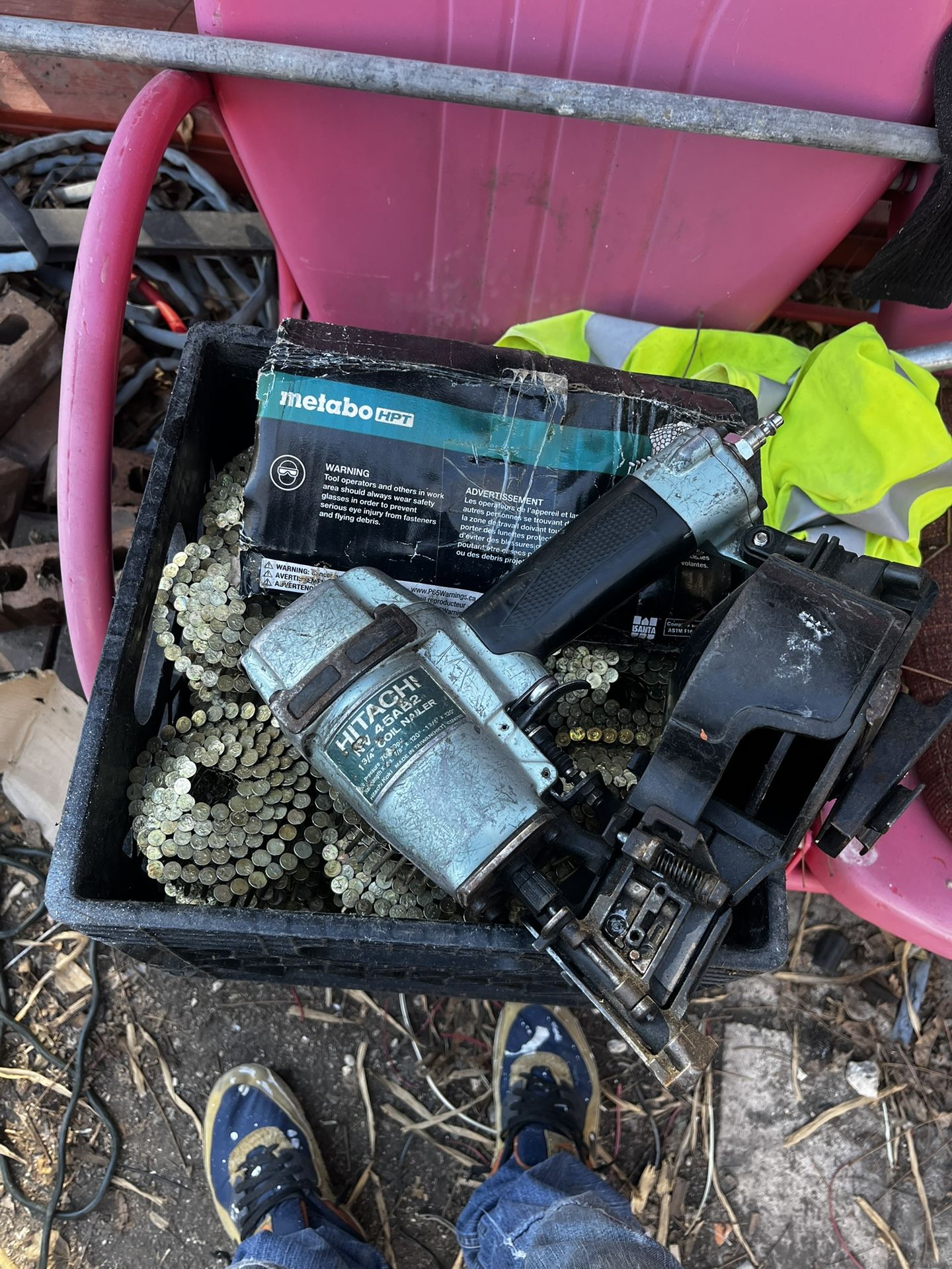 Hitachi Roofing Coil Nailer.   With Box Of Nails 