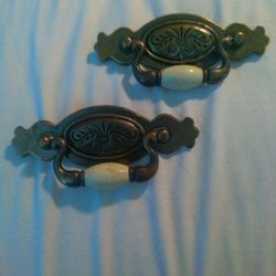Lot Of 2 Bail Drop Drawer Pull Handles, Hardware, 3-3/4" C2C SALVAGE.

Normal wear and tear. Scratches, nicks and dents MAY be seen. Cleaning MAY be n