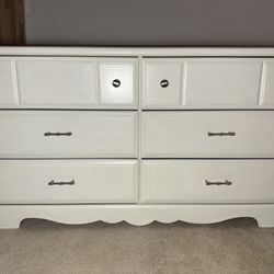 Kids Dresser With Mirror