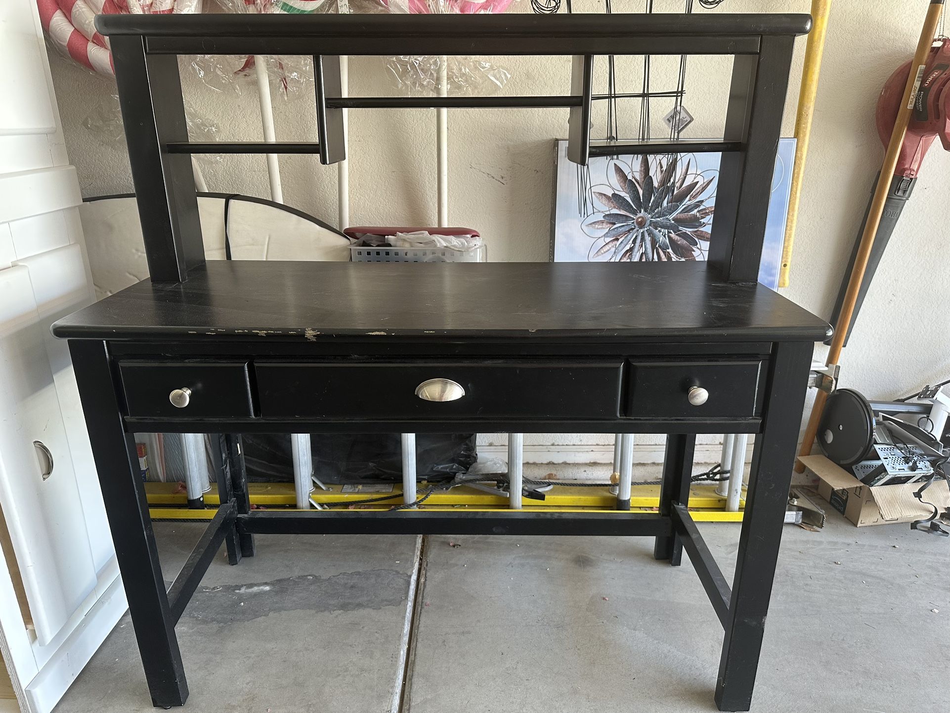 Desk With Removable Hutch
