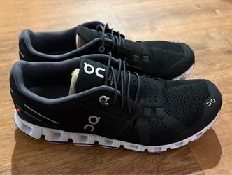 ON Cloud Women’s Black Sneakers. Size 9