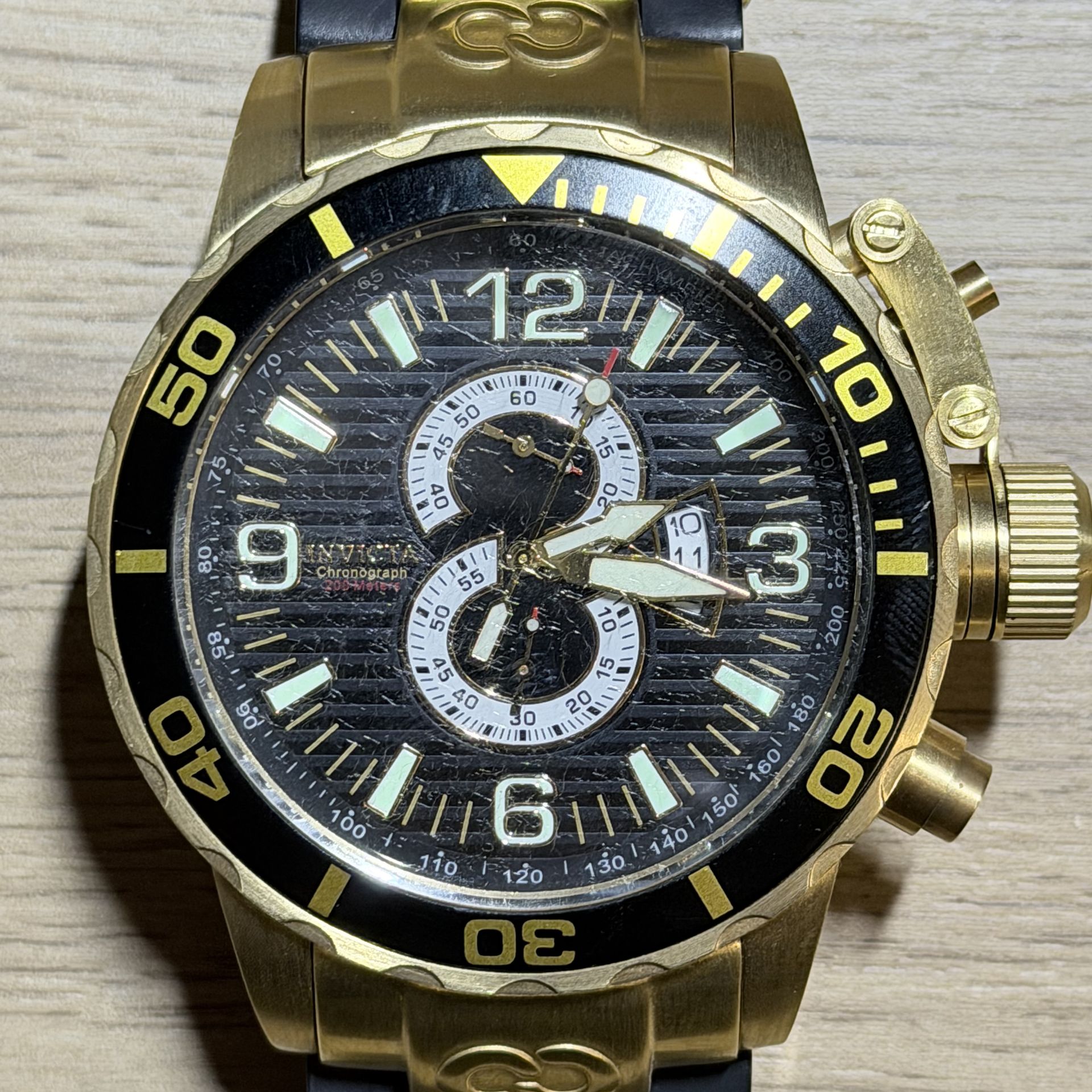L Invicta Gold-Tone Chronograph Watch – Diver Style