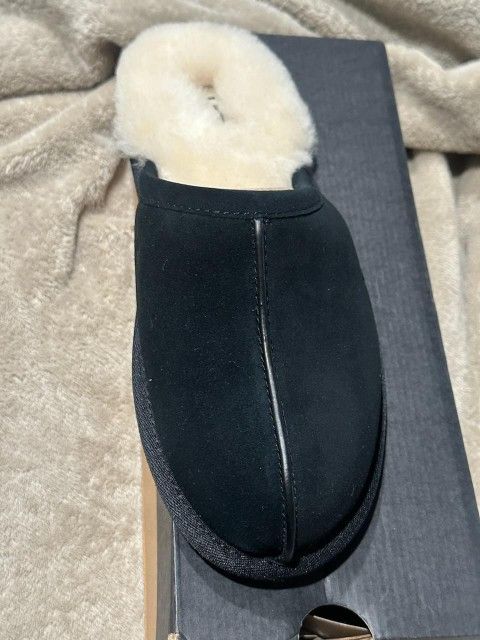 Mens Ugg slippers black size 8 brand new