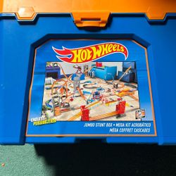 Jumbo stunt box hot wheels with extra track