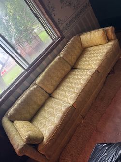 Couch FREE PICK UP TOMORROW ONLY