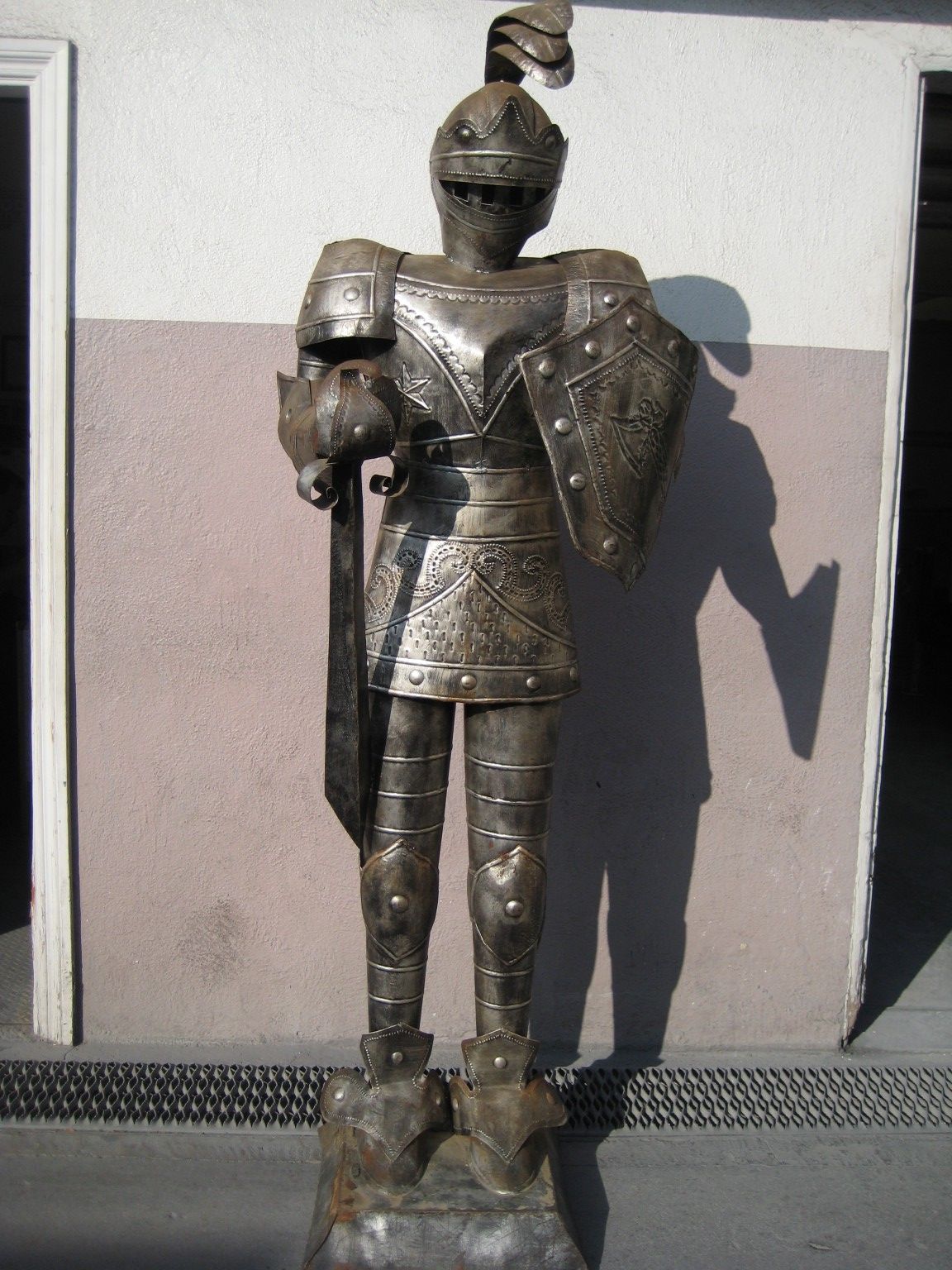 Medieval Knight Armour Statue 6 Foot Alum Life Size Standing Sword