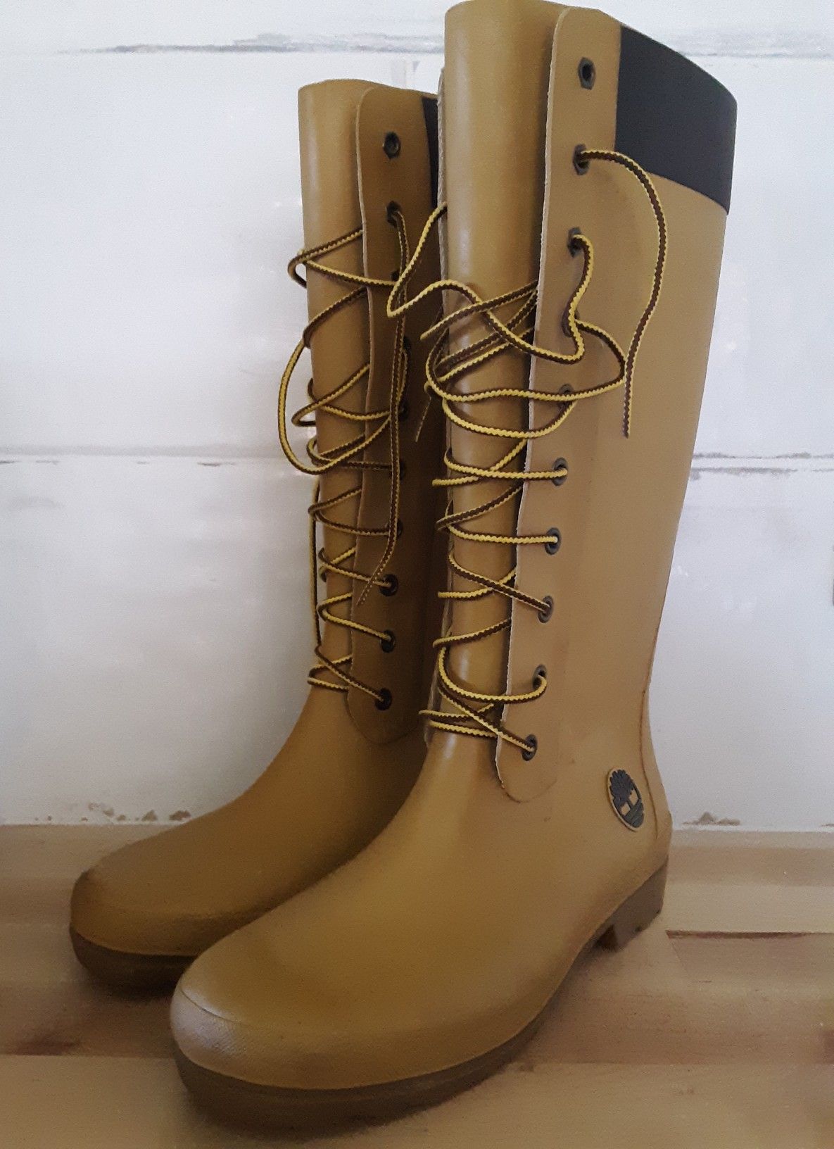 Womans Sz 7 Rubber Timberland Boots