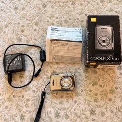 Nikon Coolpix S01 silver digital mini camera