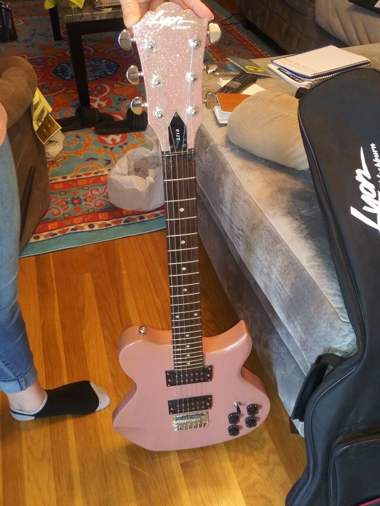 WASHBURN LYON LI15 PINK SPARKLE GUITAR