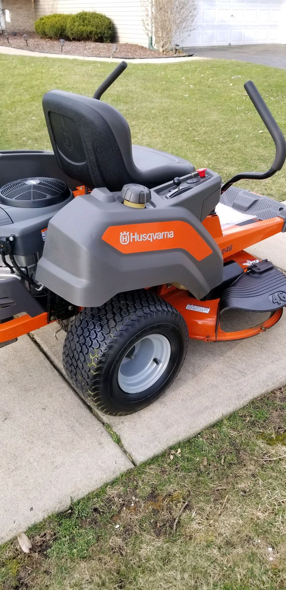 Husqvarna Z246 Zero turn mower. 46" Deck 23 HP Briggs Engine 7.6 Hours