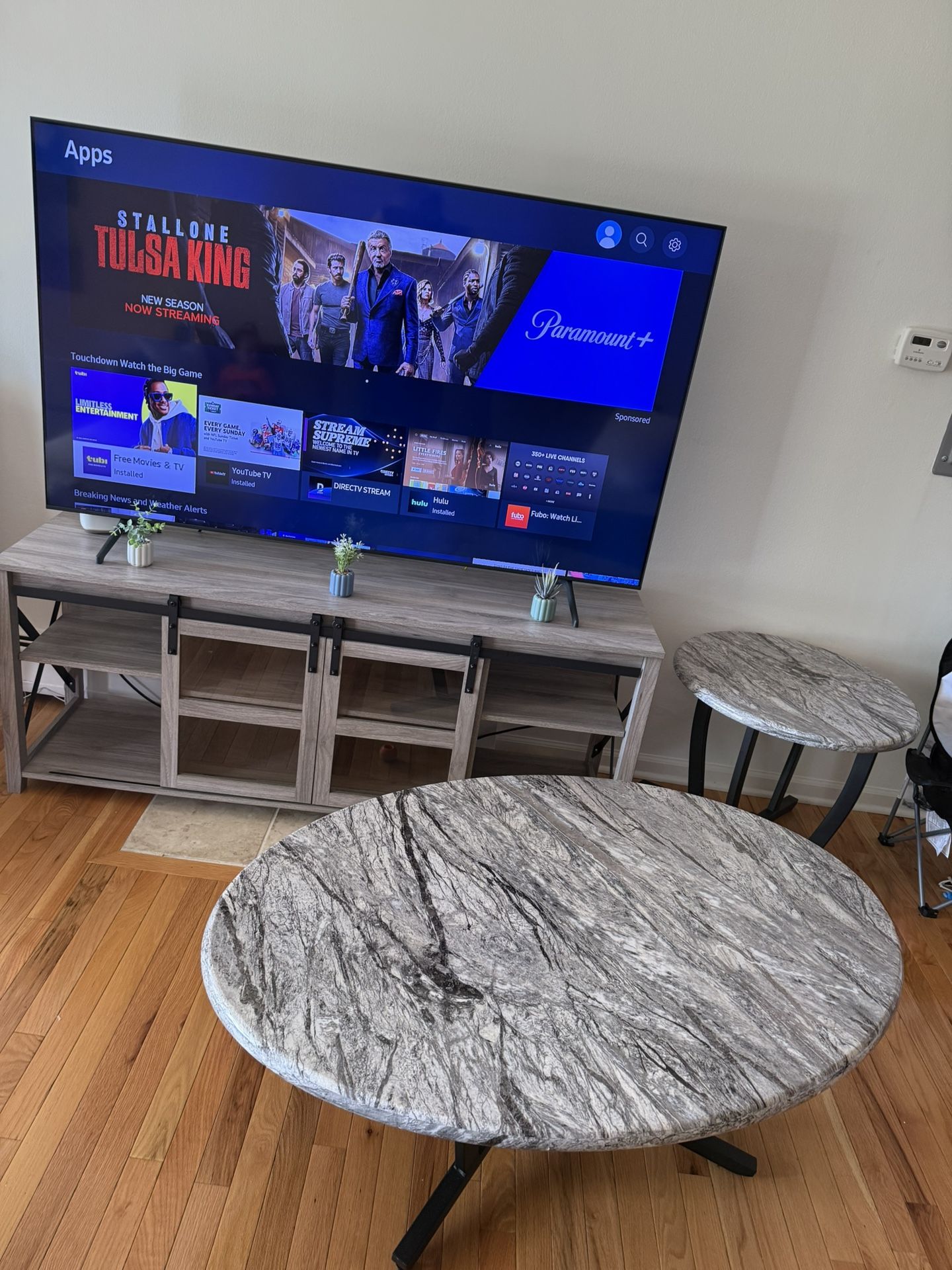 Tv/ Tv Stand / Caffee Table