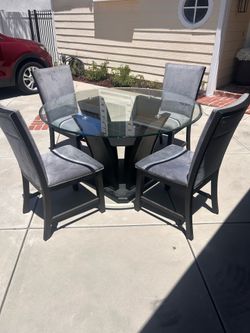 Round Dining Room Table