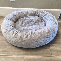 Like New Soft & Fluffy Medium 30” Calming Donut Dog Bed, Gray