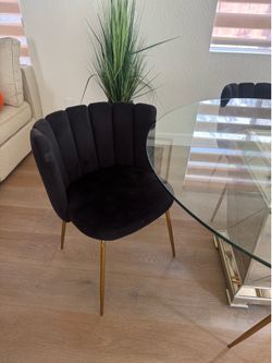 4 black velvet chairs