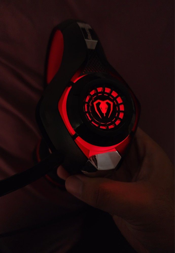 Gaming headphones PS4 , PS5 , PC ,Nintendo Switch Compatible (GIVE ME YOUR BEST OFFERS)