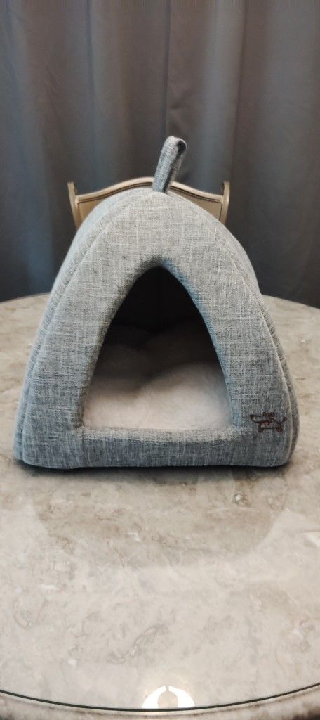 Cat Bed/Hut  Like New Grey