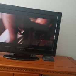 32" Apex Digital TV In Excellent Condition 