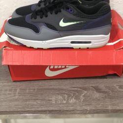 Nike Air Max SE Future Swoosh Size 11.5 With The Original Box
