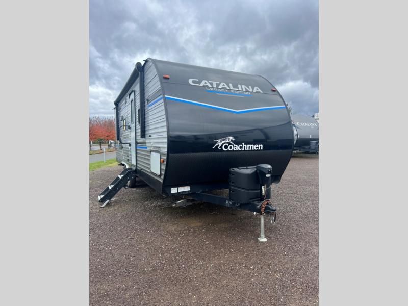 2023 Catalina Legacy 243Rbs