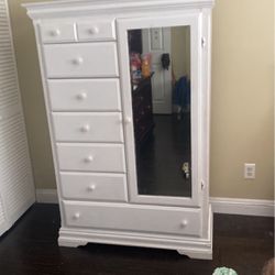 7drawer Dresser With Side Closet 
