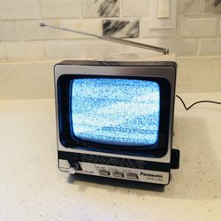 VINTAGE 1984 Panasonic AC/DC 4-Way Model TR-5111T TV & AM/FM RADIO