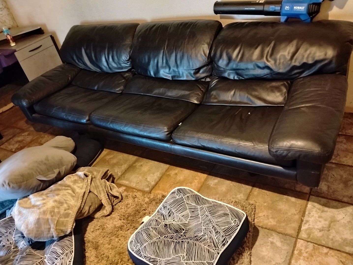 Free Couch/Sofa  Located In Kingsburg 
