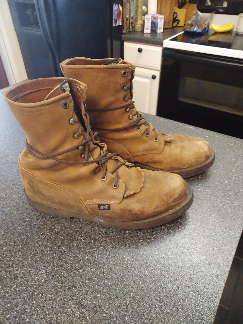 JUSTIN. WORK BOOTS. COMFORT SOLES   150 DOLLAR BOOTS. FOR   60 BUCKS.  SIZE.  11.5